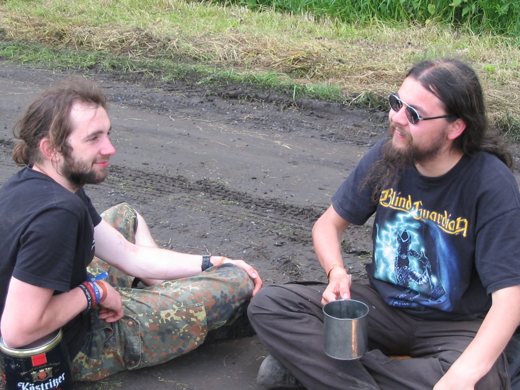 Nachdem das Wetter sich doch langsam für Sommer entschieden hatte, fuhr ich mit ein paar Leuten aus Jena relativ kurzfristig zum Hard Taste Open Air (Stoner Rock und Metal) nach Haßleben bei Erfurt.