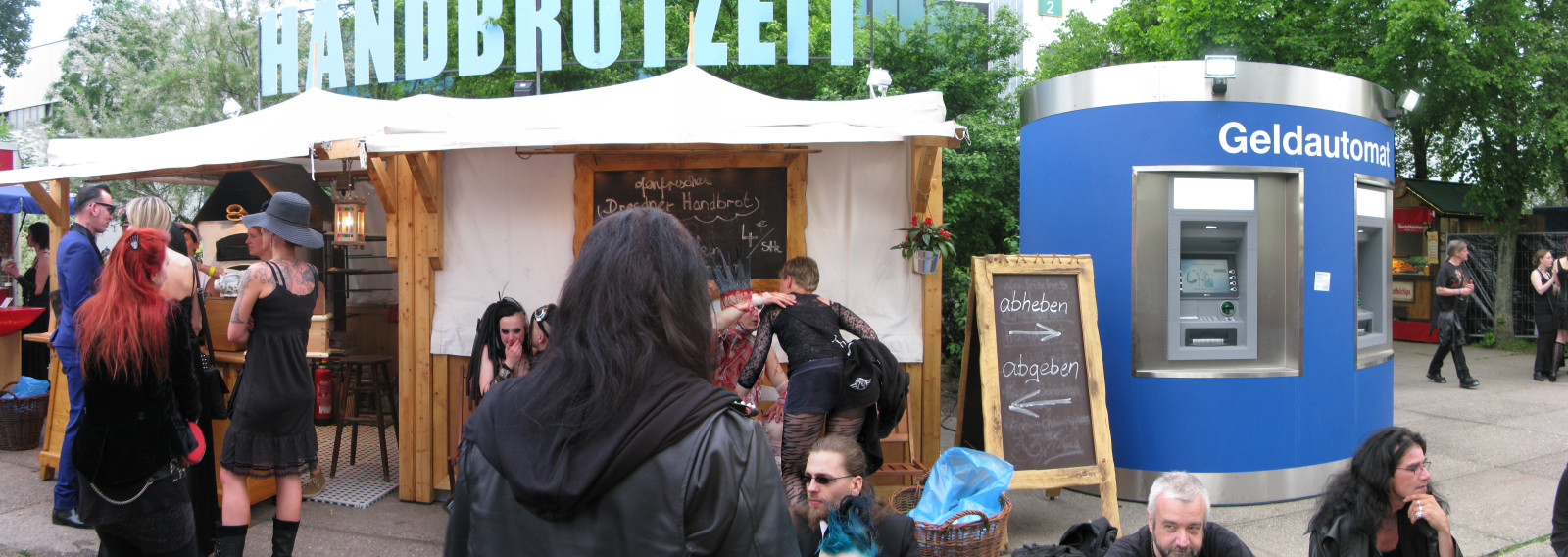 Man beachte das durchdachte Schild.