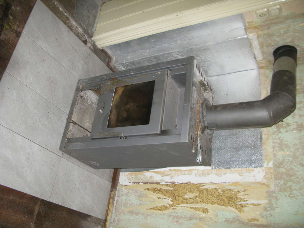 Jetzt mit steinernem Unterbau und vergrößertem Wand-Abstand.